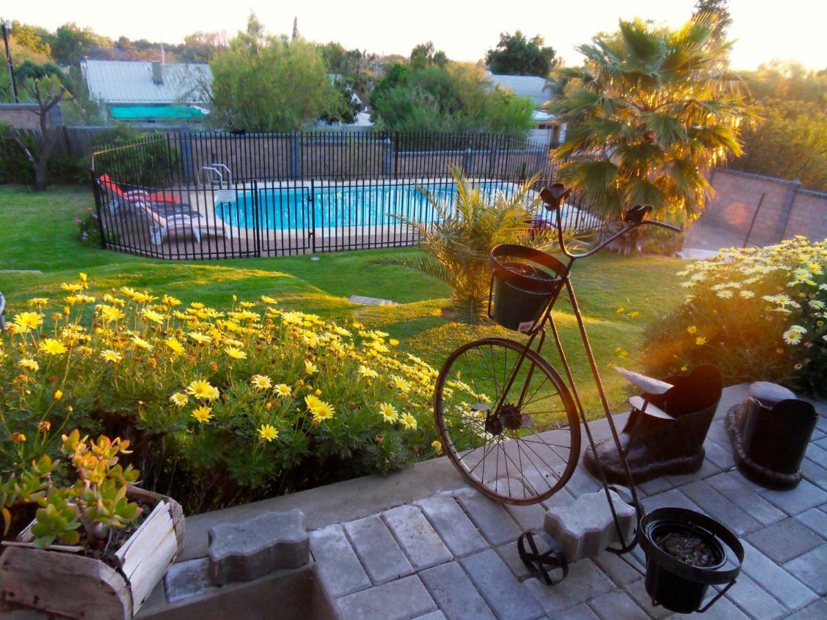 Haus Holzapfel Hotel Beaufort West Ngoại thất bức ảnh