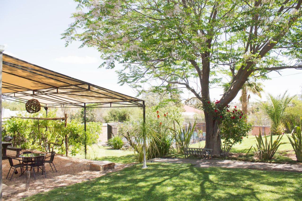 Haus Holzapfel Hotel Beaufort West Ngoại thất bức ảnh