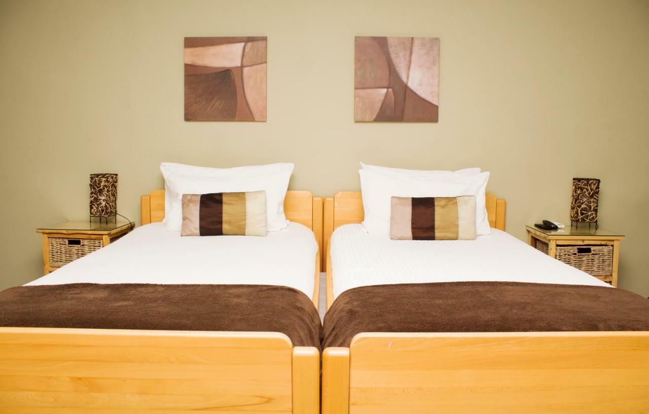 Haus Holzapfel Hotel Beaufort West Ngoại thất bức ảnh