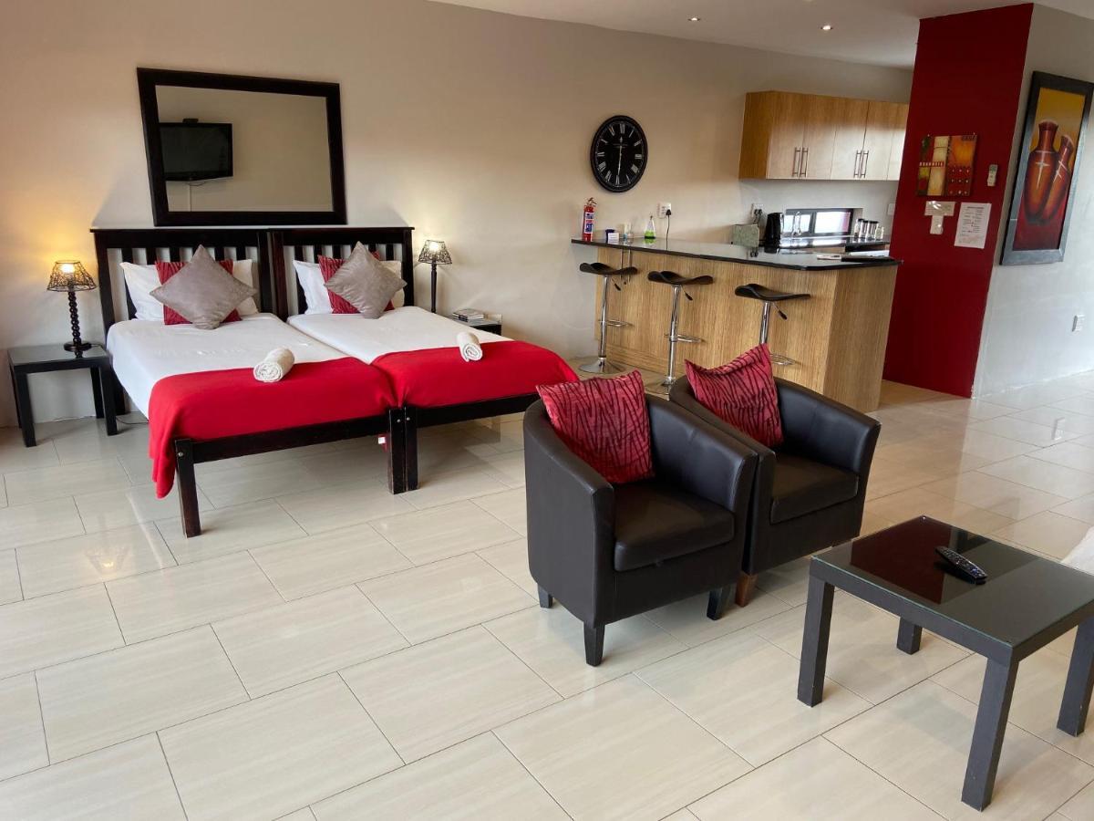 Haus Holzapfel Hotel Beaufort West Ngoại thất bức ảnh
