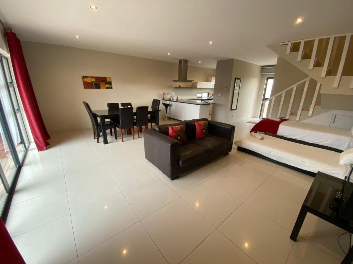 Haus Holzapfel Hotel Beaufort West Ngoại thất bức ảnh