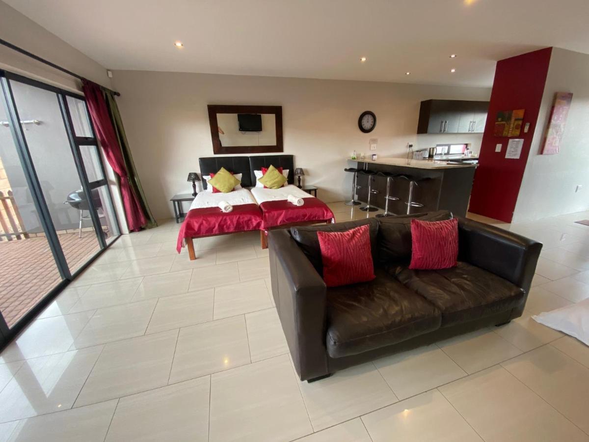 Haus Holzapfel Hotel Beaufort West Ngoại thất bức ảnh