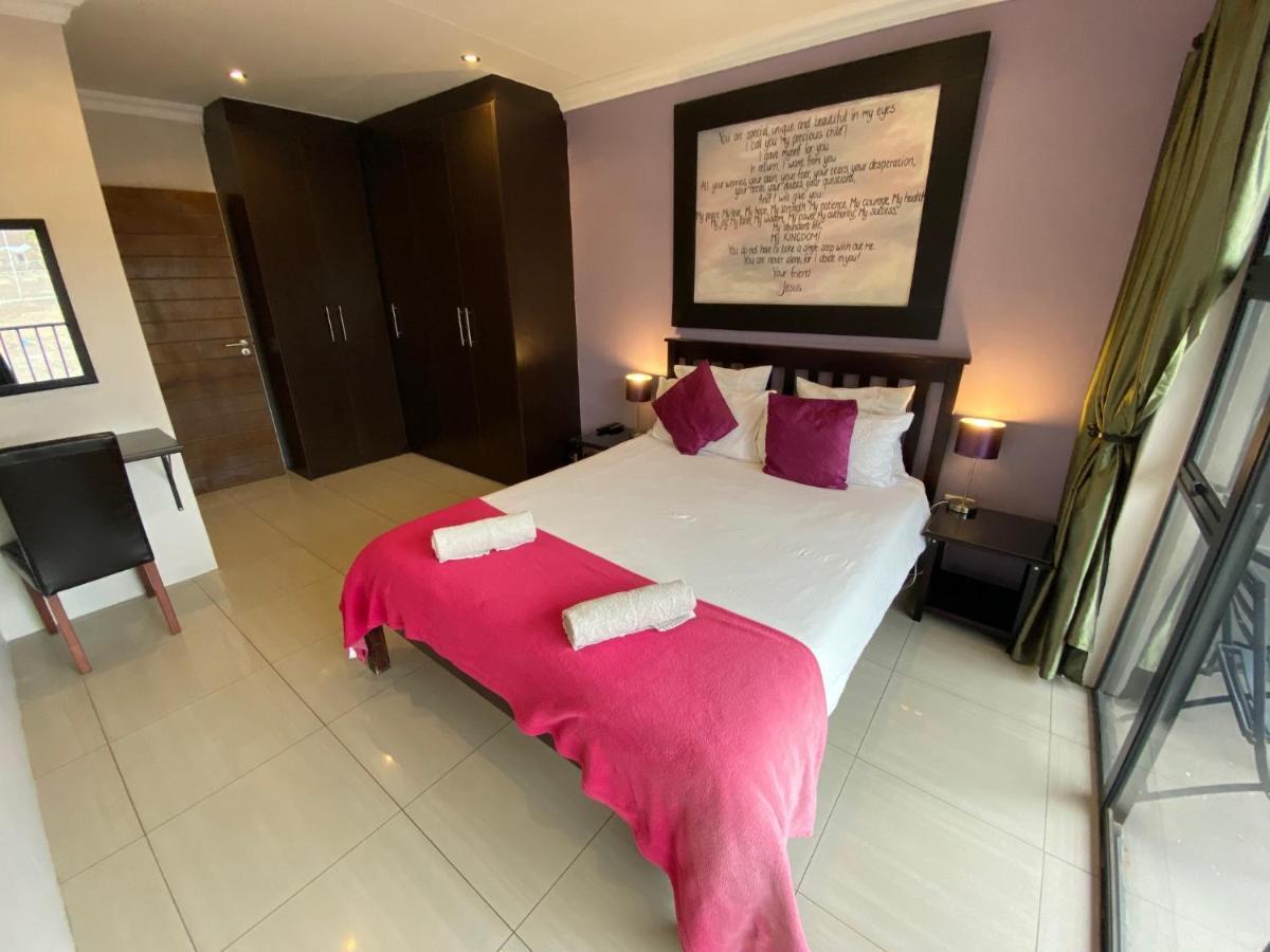 Haus Holzapfel Hotel Beaufort West Ngoại thất bức ảnh
